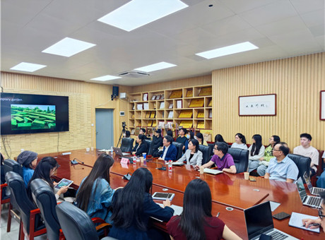 彭锋教授讲授学院大讲堂第六讲“从分析到综合：我的艺术学研究历程”